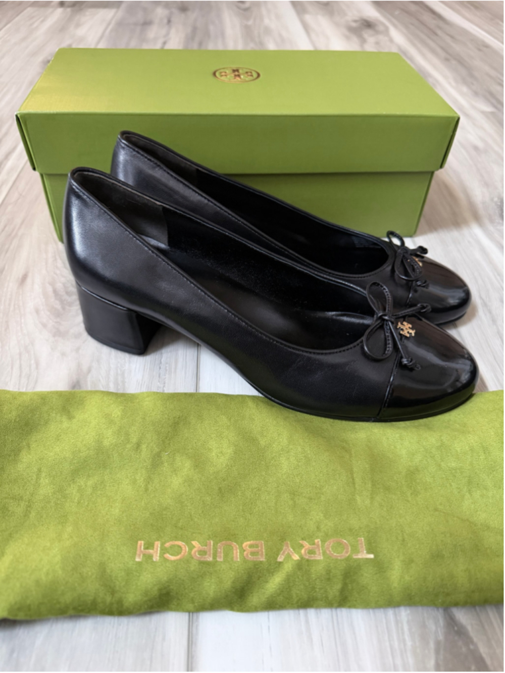 Tory Burch Cap Toe Pumps Black Leather Patent Bow Block Heel Women Size 8 NIB - Picture 3 of 11
